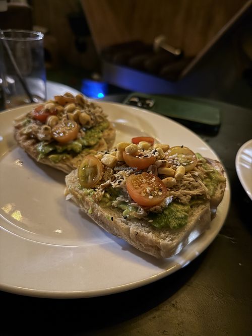 Toast with avocado and no-nochicken  at La CATfeteria in Bucaramanga