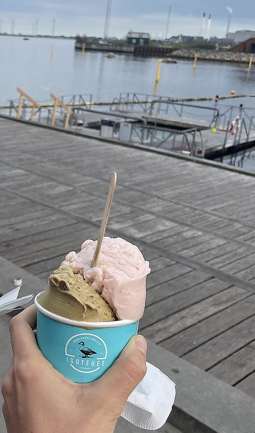 Pistachio and raspberry with vanillaa  at Isoteket Nordhavn in Copenhagen