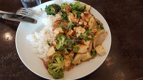 Green curried tofu and veg at Hashachen Bistro in Tel Aviv