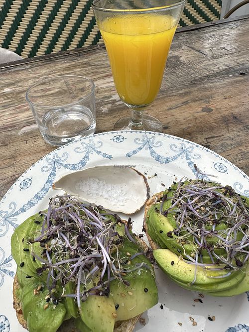 Fresh pressed orange juice and a sourdough bun with avocadOra☀️🥑  at Den Blå Ged in Faarevejle