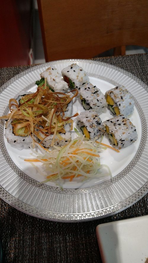 sushi de manga com pepino at Okinawa Restaurante in Macae