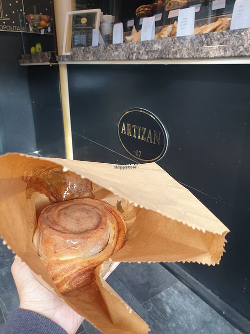 Cinnamon bun at Artizan in Woodbridge