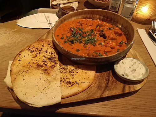 Vegan Indian Curry met vegan naan en vegan yoghurtdip at Wonder's Eten & Drinken in Schagen