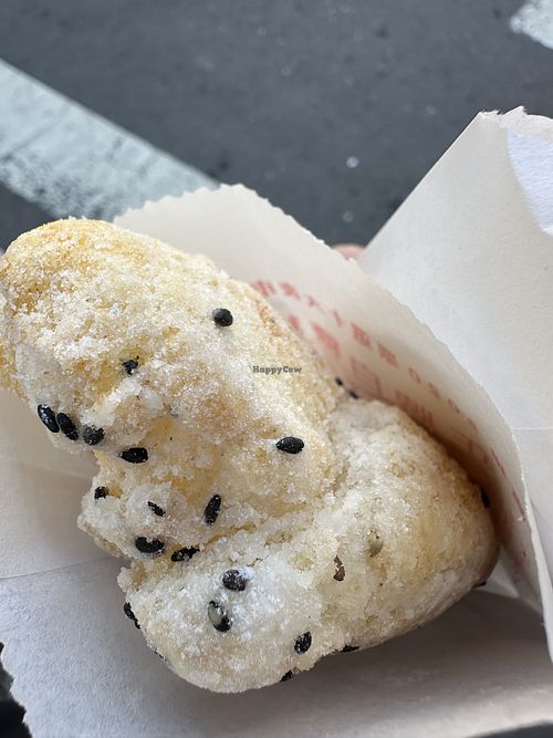 Rice cake in sesame and sugar  at Original Sugar Rice Cake - 正牌白糖粿 in Kaohsiung