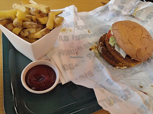 Vegan summer menu with second bun at Bioburger - Montparnasse in Paris