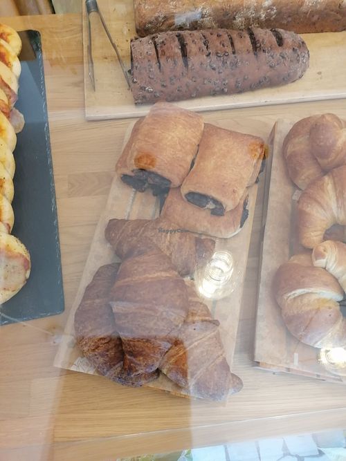 Saccottini vegani al cioccolato e brioche vegane all'albicocca at Panificio Gomiero in Dosson