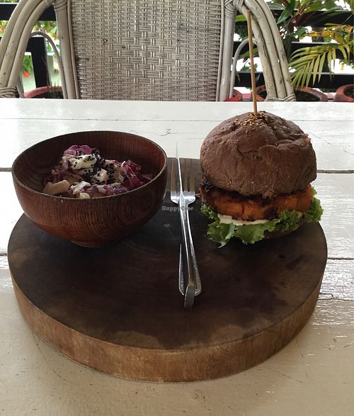 veggie burger at DAO of Life in Sihanoukville