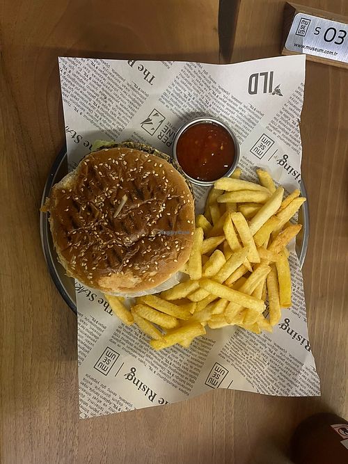 vegan burger at Museum Kültür Sanat 2 - The Rising in Eskisehir