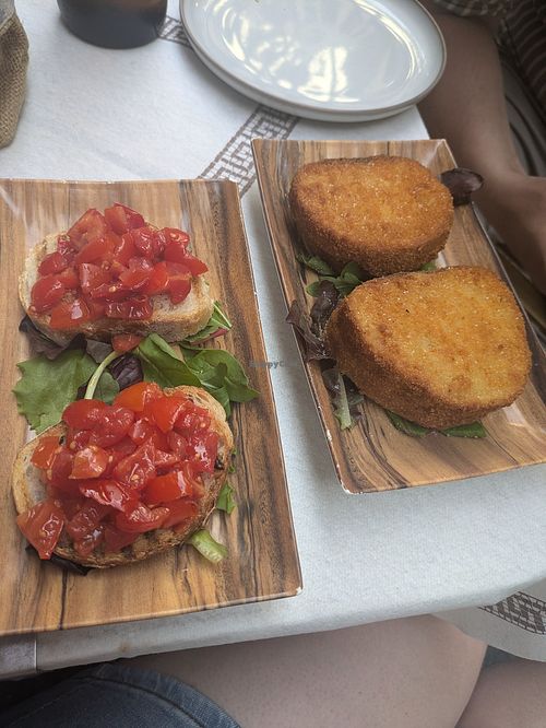 Bruschetta (vegan, left), deep fried grilled mozzarella (veggie, right). at Antica Trattoria Del Nilo in Naples