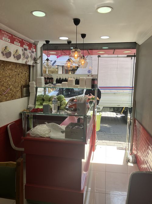Delicious food options   at Hrt Acıyaman Çiğköfte in Istanbul