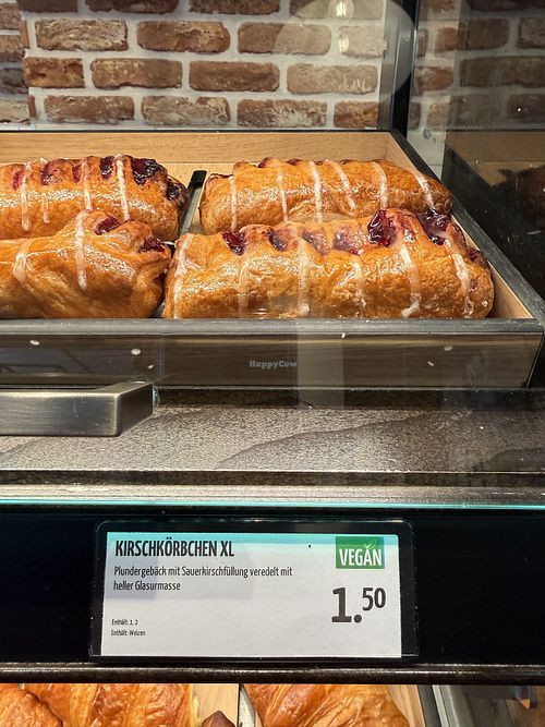 cherry danish  at backWERK in Essen