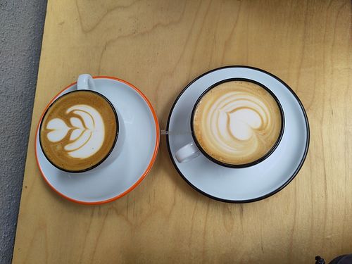 Oat flat white (left) and oat cappuccino at Sweet Spot Kaffee  in Munich