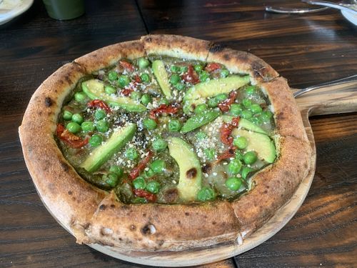 Basil avocado pizzaa  at  YEELEN COOK - YEELEN·COOK·意庐夕餐 (大理大学店) in Dali
