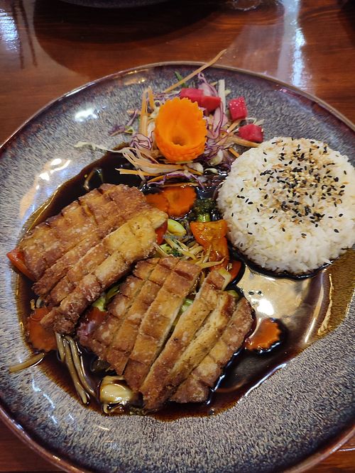Vegane Rippchen mit Champignons, Austernpilzen, Okra, Brokkoli und Reis at VIET Vegan  in Elmshorn