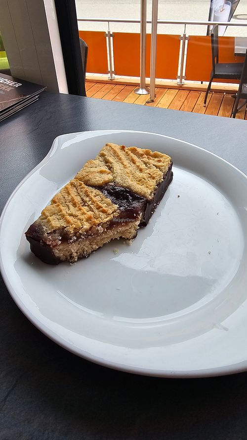 Vegane Marzipan-Kirsch-Schnitte at Wanderparadies in Bad Steben