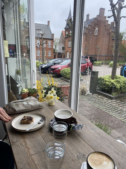 Snickers-Kuchen!   at Caféen På Torvet in Stubbekoebing