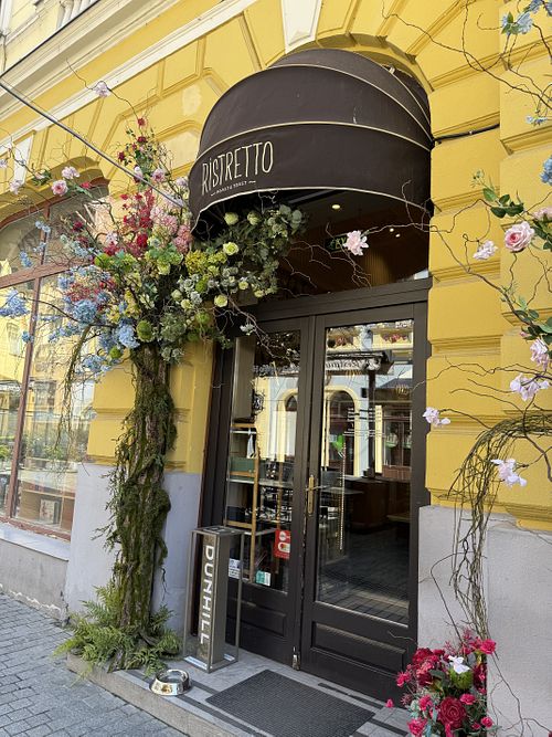 Brushetta, hummus, salads, pizza, crepes and hot chocolatee  at Ristretto in Oradea