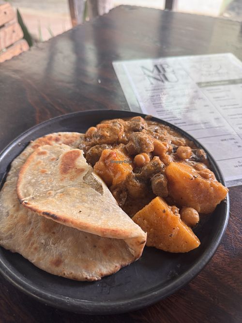 השף מכין כל יום אוכל הודי טבעוני   at El Refugio - Sayulita in Sayulita