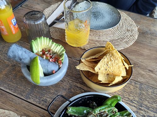 Guacamole and nachos at Maona (Nomi) in Mallorca