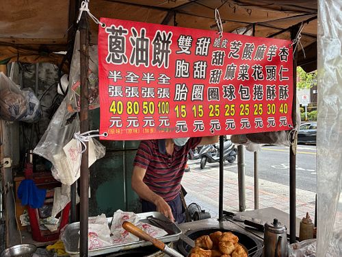 Menu on stall at Twins Donuts - 雙胞胎甜甜圈 in Taipei