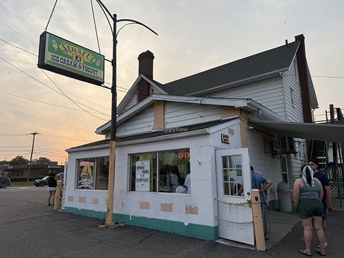 Stuart’s buildingg  at Stuart's in Novi