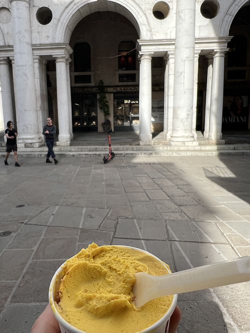 A due passi si può godere del gelato sugli scalini della basilica palladiana!  at Gelateria Artigiano Palladiano dal 1994 in Vicenza