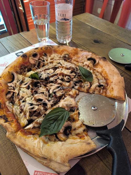 Pizza Rompipalle at Porco Dio in Lleida