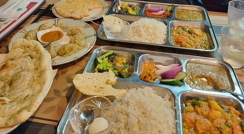Vegetarian thali and naan at Avatar in Oita