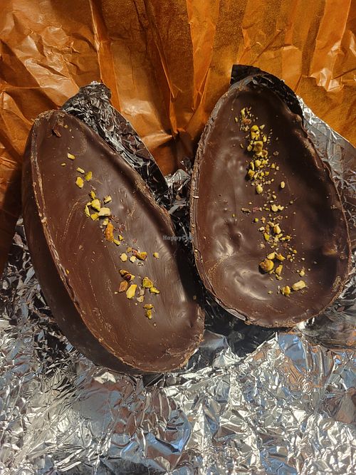 Ovo de Páscoa de creme de limão e pistache at Devini in Sorocaba