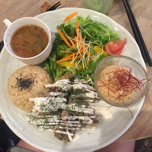 dinner set with oyster mushrooms at Paprika Shokudo Vegan in Osaka