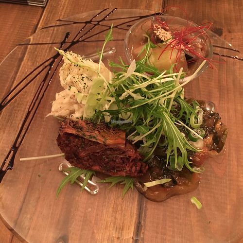 chef 4 appetisers  at Paprika Shokudo Vegan in Osaka