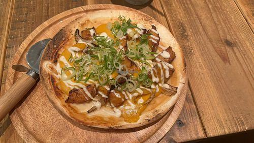 Tempe’s teriyaki pizzaa  at Paprika Shokudo Vegan in Osaka
