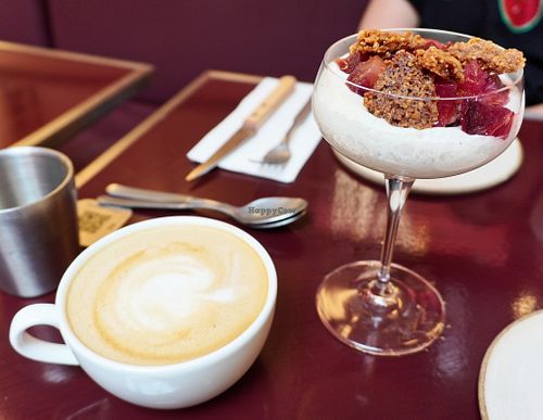 Pêche Pamelba (vegan) + Cappuccino at Maslow - Temple in Paris