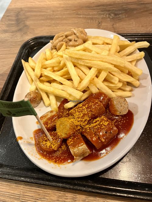 Vegan Currywurst  at Pommes Freunde Braunschweig in Braunschweig