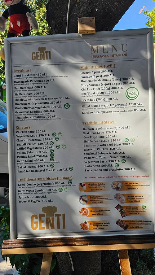 Fantastic omelette with vegetables... 😋 
300 Lek (£2.70)
Perfecto music 🎶 2... ✨️🙏✨️...x at Genti Breakfast & Restaurant in Shkoder