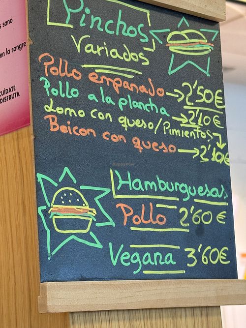 Tienen hamburguesa vegana por 3,60€ y pizza por 12€  at Moeve Colunga Tierra (formerly Cepsa) in Colunga