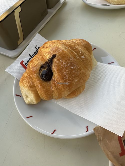 Brioche vegana al cioccolato  at Pasticceria Paolo Mantovani in Viareggio