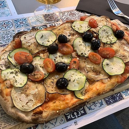 Pinsa contadina con mozzarella vegana  at Piccola Italia Mérida in Merida