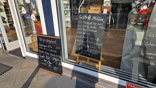  at Hoh Saan Deli & Boutique in Munich