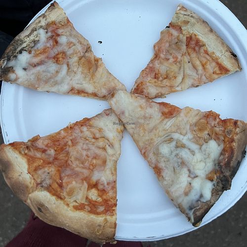 Osteria Italiana Pizzeria cheese pizzaa  at San Diego Vegan Food Pop Up Night Market in San Diego