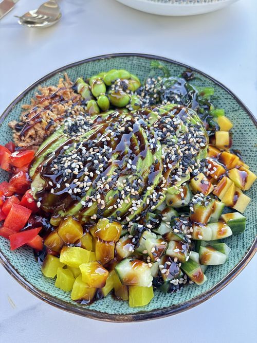 Veggie poké bowl (vegan zonder de mayo)  at Kilaa Bistro in Oudsbergen