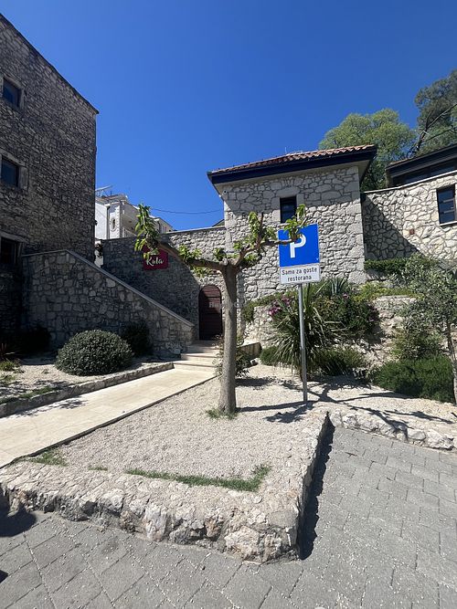 Parking allowed in front of the restaurant   at Restoran Kula in Vrgorac