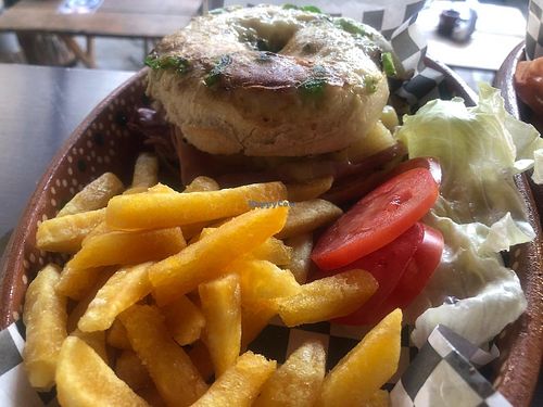 Bagel vegetariano at GL Bagels in Guadalajara