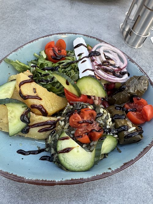 Vegan Bowl mit griechischen Spezialitäten  at Syrtaki in Ludwigsburg