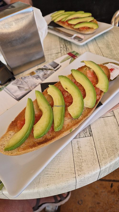 Tostada with tomate and avocado at Aloha in Torre De La Horadada