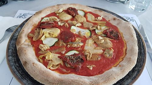 Pizza vegana at Pizzeria Bardolino in Bardolino