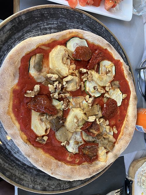 Pizza vegana  at Pizzeria Bardolino in Bardolino
