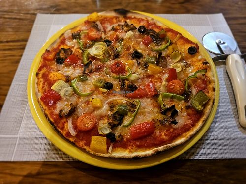 Pizza vegetal with vegan cheese. at Pizzeria La Roda Groga in Besalu