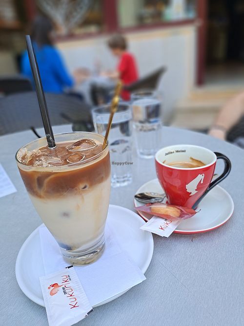 Pistacchio oat milk ice coffee and espresso lungo at Caffè Bar Kukuriku in Pula