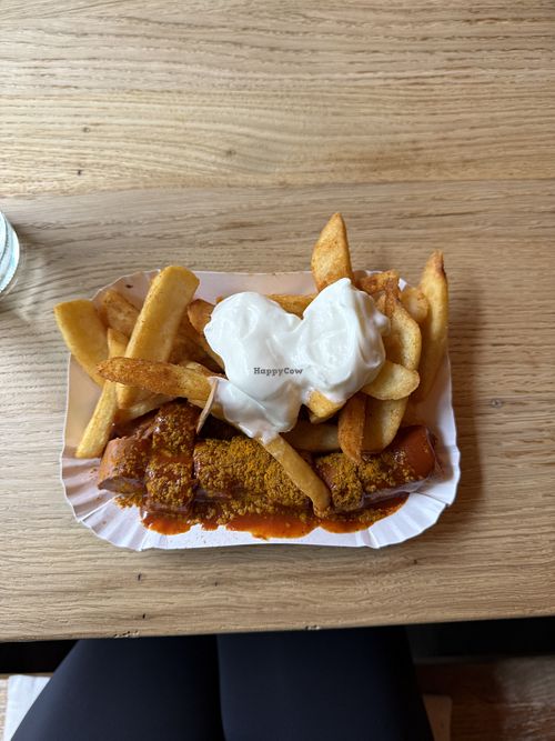 Vegan curry sausage with French fries and vegan mayonnaise   at Gute Nacht Wurst in Munich